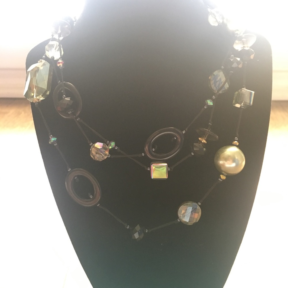 Stunning black and green beaded necklace - Picture 5 of 8